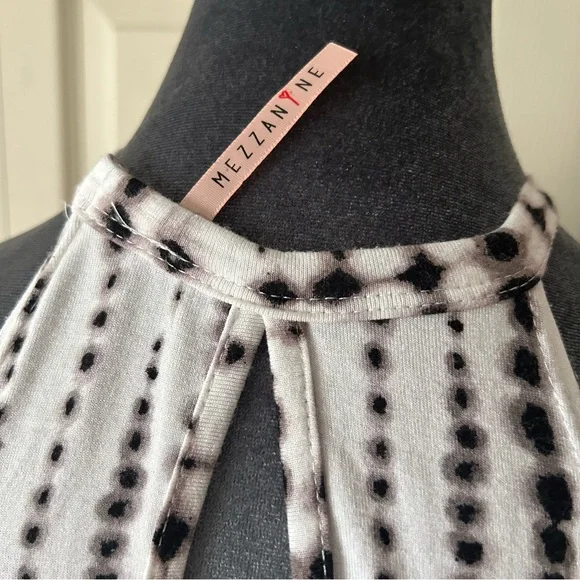 Women's Black and White Halter Top - Picture 5 of 6